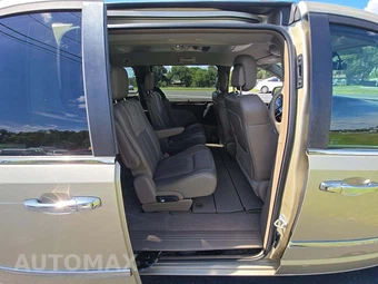 2011 Chrysler Town & Country Limited 121.2" WB - miniatura 17