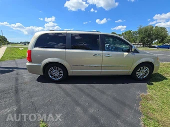 2011 Chrysler Town & Country Limited 121.2" WB - miniatura 4