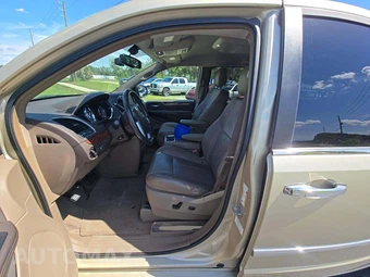 2011 Chrysler Town & Country Limited 121.2" WB - miniatura 6
