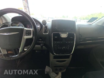 2011 Chrysler Town & Country Touring 121.2" WB - miniatura 11