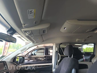2011 Chrysler Town & Country Touring 121.2" WB - miniatura 18