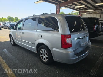 2011 Chrysler Town & Country Touring 121.2" WB - miniatura 6