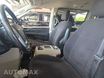 2011 Chrysler Town & Country Touring 121.2" WB - miniatura 7