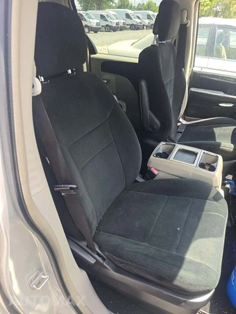 2011 Chrysler Town & Country Touring 121.2" WB – miniatura 19