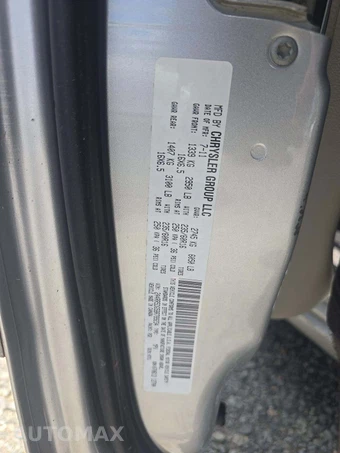 2011 Chrysler Town & Country Touring 121.2" WB – miniatura 5