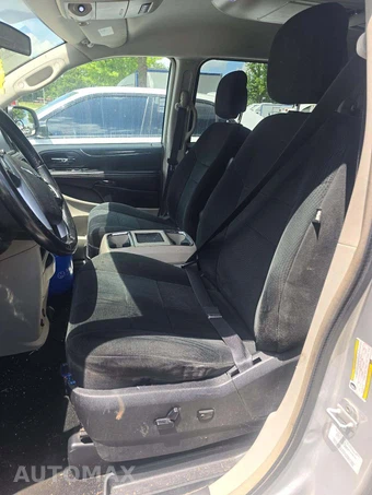 2011 Chrysler Town & Country Touring 121.2" WB – miniatura 6