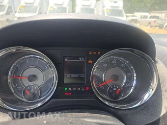2011 Chrysler Town & Country Touring 121.2" WB – miniatura 9