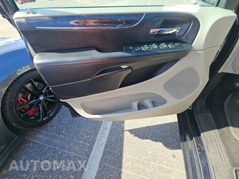 2011 Chrysler Town & Country Touring 121.2" WB - miniatura 15