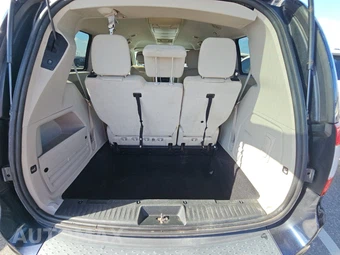 2011 Chrysler Town & Country Touring 121.2" WB - miniatura 24
