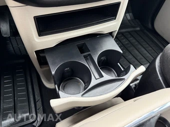2011 Chrysler Town & Country Touring 121.2" WB - miniatura 103