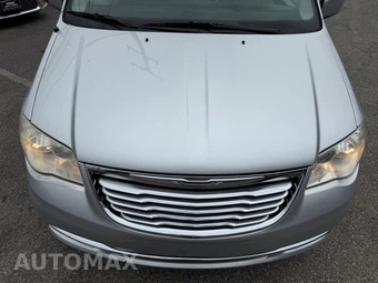 2011 Chrysler Town & Country Touring 121.2" WB - miniatura 12