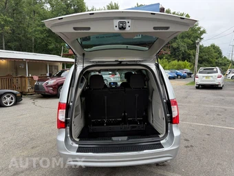 2011 Chrysler Town & Country Touring 121.2" WB - miniatura 121