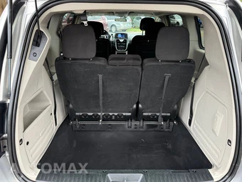 2011 Chrysler Town & Country Touring 121.2" WB - miniatura 122