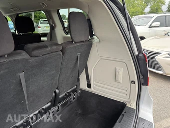 2011 Chrysler Town & Country Touring 121.2" WB - miniatura 124