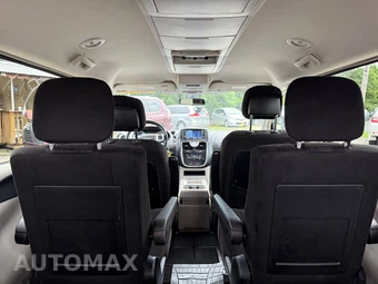 2011 Chrysler Town & Country Touring 121.2" WB - miniatura 127