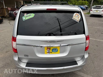 2011 Chrysler Town & Country Touring 121.2" WB - miniatura 130