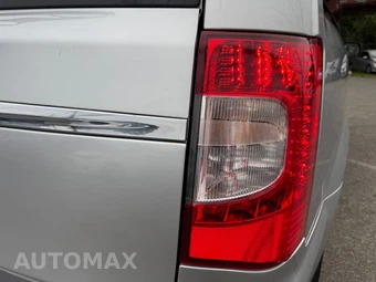 2011 Chrysler Town & Country Touring 121.2" WB - miniatura 133