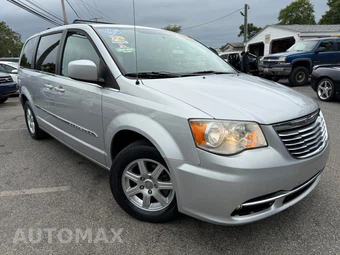 2011 Chrysler Town & Country Touring 121.2" WB - miniatura 14