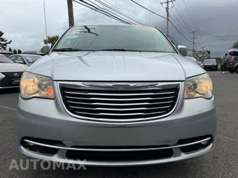 2011 Chrysler Town & Country Touring 121.2" WB - miniatura 2