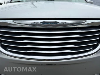 2011 Chrysler Town & Country Touring 121.2" WB - miniatura 20