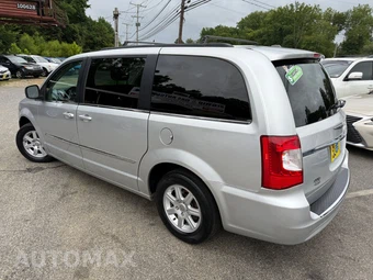 2011 Chrysler Town & Country Touring 121.2" WB - miniatura 22