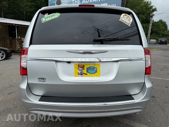 2011 Chrysler Town & Country Touring 121.2" WB - miniatura 24