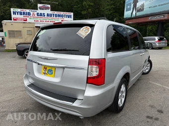 2011 Chrysler Town & Country Touring 121.2" WB - miniatura 26