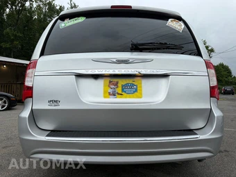 2011 Chrysler Town & Country Touring 121.2" WB - miniatura 28