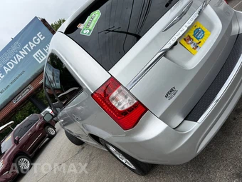 2011 Chrysler Town & Country Touring 121.2" WB - miniatura 29