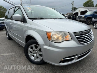2011 Chrysler Town & Country Touring 121.2" WB - miniatura 3