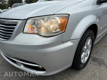 2011 Chrysler Town & Country Touring 121.2" WB - miniatura 30