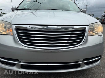 2011 Chrysler Town & Country Touring 121.2" WB - miniatura 31