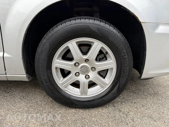 2011 Chrysler Town & Country Touring 121.2" WB - miniatura 33