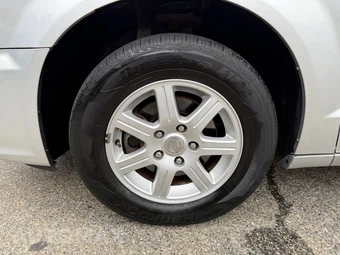 2011 Chrysler Town & Country Touring 121.2" WB - miniatura 36