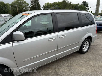 2011 Chrysler Town & Country Touring 121.2" WB - miniatura 37