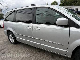 2011 Chrysler Town & Country Touring 121.2" WB - miniatura 39