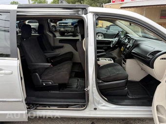 2011 Chrysler Town & Country Touring 121.2" WB - miniatura 41