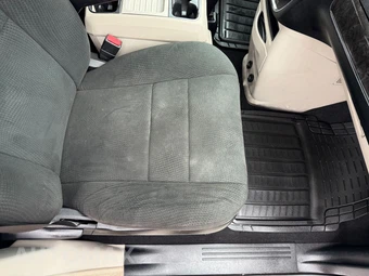 2011 Chrysler Town & Country Touring 121.2" WB - miniatura 43