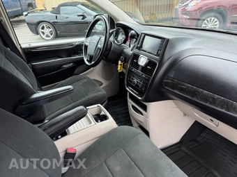 2011 Chrysler Town & Country Touring 121.2" WB - miniatura 44