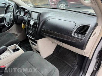 2011 Chrysler Town & Country Touring 121.2" WB - miniatura 46