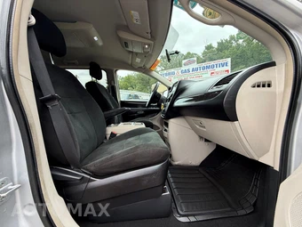 2011 Chrysler Town & Country Touring 121.2" WB - miniatura 50