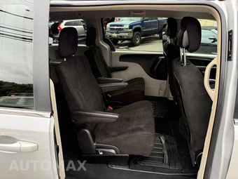 2011 Chrysler Town & Country Touring 121.2" WB - miniatura 51
