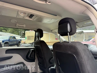 2011 Chrysler Town & Country Touring 121.2" WB - miniatura 54