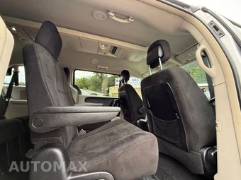 2011 Chrysler Town & Country Touring 121.2" WB - miniatura 56