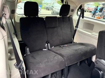 2011 Chrysler Town & Country Touring 121.2" WB - miniatura 57