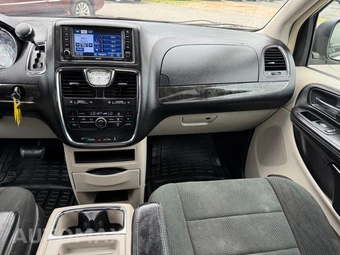 2011 Chrysler Town & Country Touring 121.2" WB - miniatura 60