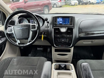 2011 Chrysler Town & Country Touring 121.2" WB - miniatura 61