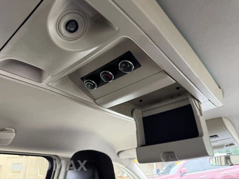 2011 Chrysler Town & Country Touring 121.2" WB - miniatura 68