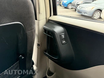 2011 Chrysler Town & Country Touring 121.2" WB - miniatura 69