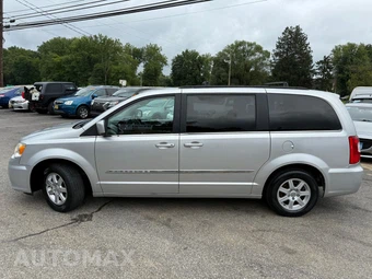 2011 Chrysler Town & Country Touring 121.2" WB - miniatura 7